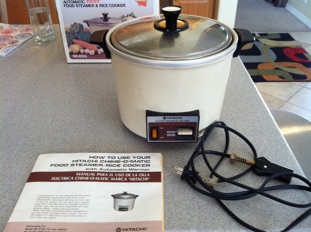 vintach Hitachi rice cooker.. made in Japan!