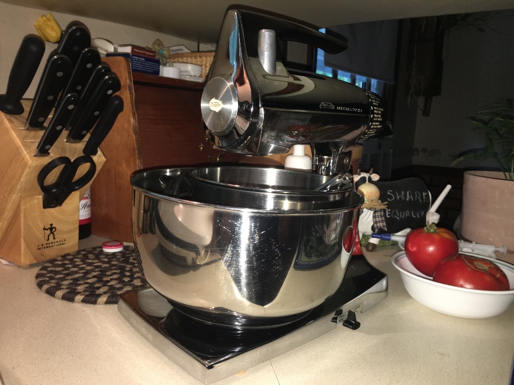 Finally I'm one of you! 1970's Sunbeam Mixmaster stand mixer with