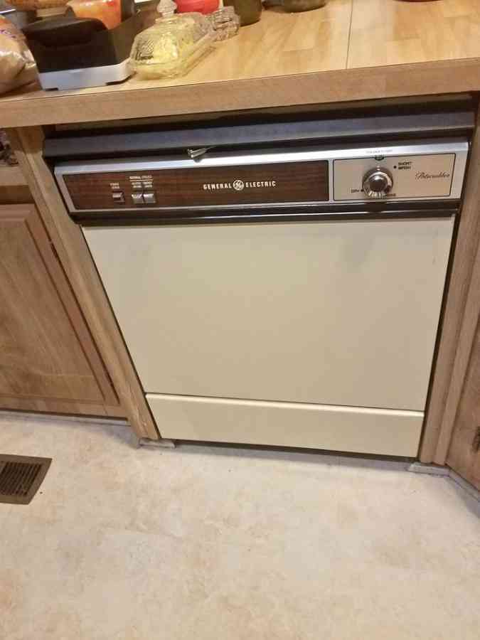 GE Potscrubber Dishwasher, looks tidy!